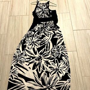 Beautiful tropical maxi spaghetti strapped dress very flattering